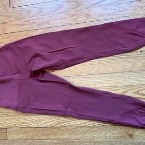 Lululemon Size 4 Wunder Under Scalloped Hem 23”